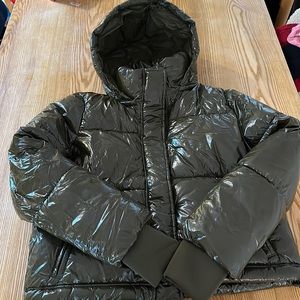 Gapfit size medium, water resistant puffer coat